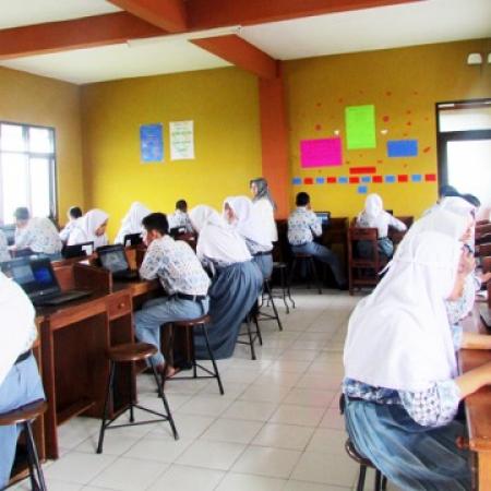 Sistem Pembelajaran Berbasis IT di SMK Al-Basith