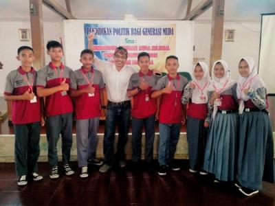 kegiatan pendidikan politik bagi generasi muda 